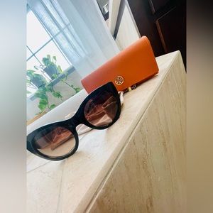 Tory burch cat eye tortoise shell sunglasses